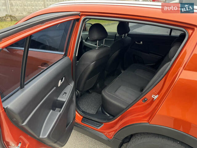 Оранжевый Киа Sportage, объемом двигателя 2 л и пробегом 143 тыс. км за 12300 $, фото 15 на Automoto.ua
