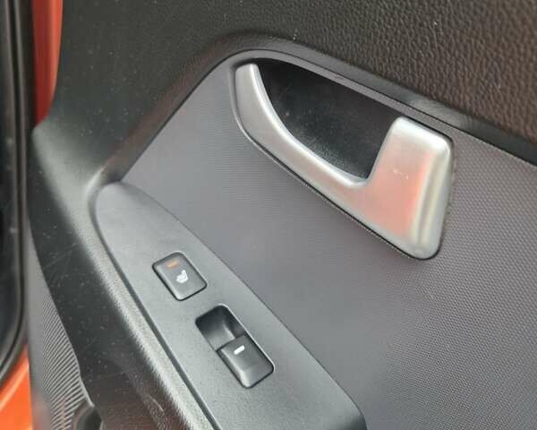 Оранжевый Киа Sportage, объемом двигателя 1.6 л и пробегом 220 тыс. км за 11200 $, фото 49 на Automoto.ua