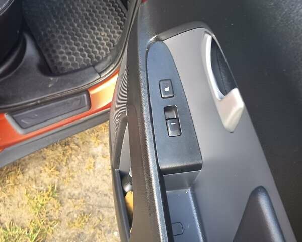 Оранжевый Киа Sportage, объемом двигателя 2.01 л и пробегом 267 тыс. км за 12900 $, фото 13 на Automoto.ua