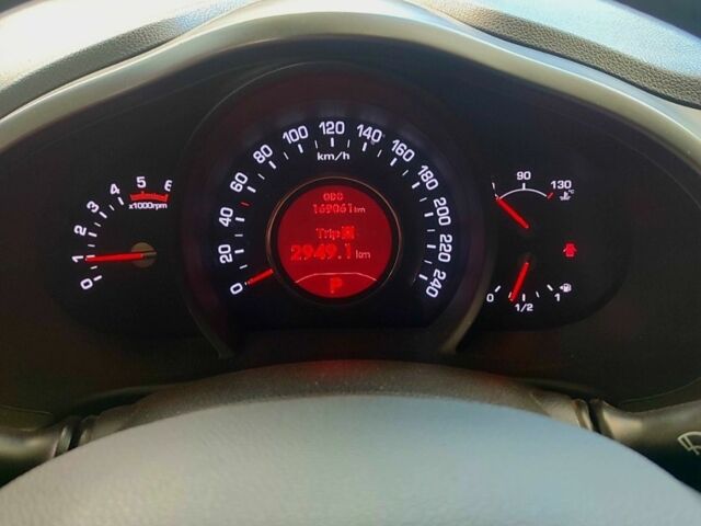 Оранжевый Киа Sportage, объемом двигателя 2 л и пробегом 169 тыс. км за 15500 $, фото 2 на Automoto.ua