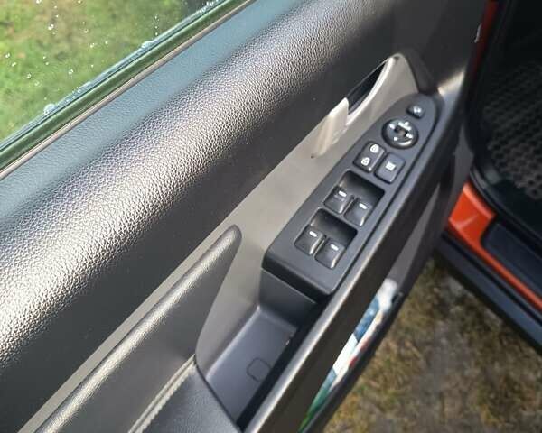Оранжевый Киа Sportage, объемом двигателя 2.01 л и пробегом 267 тыс. км за 12900 $, фото 19 на Automoto.ua