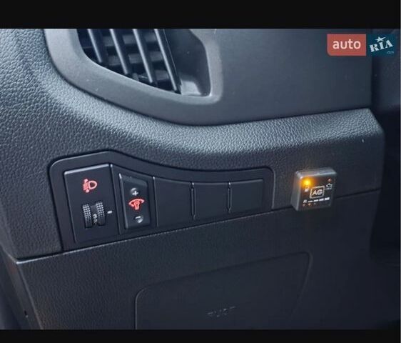 Оранжевый Киа Sportage, объемом двигателя 2 л и пробегом 197 тыс. км за 12000 $, фото 15 на Automoto.ua