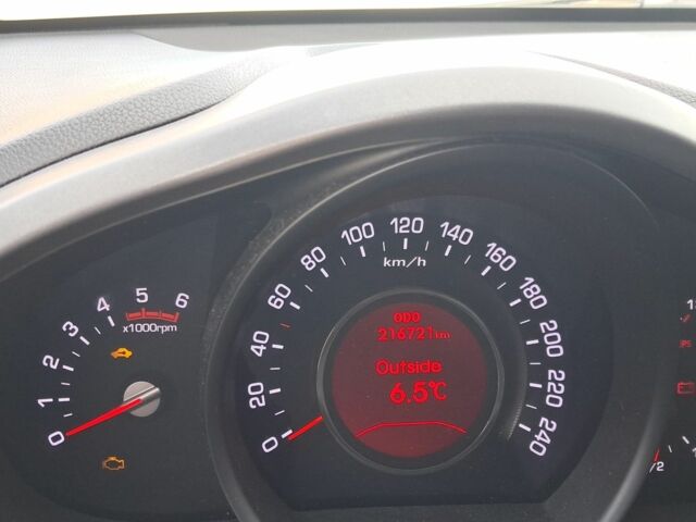 Оранжевый Киа Sportage, объемом двигателя 2 л и пробегом 217 тыс. км за 11500 $, фото 9 на Automoto.ua