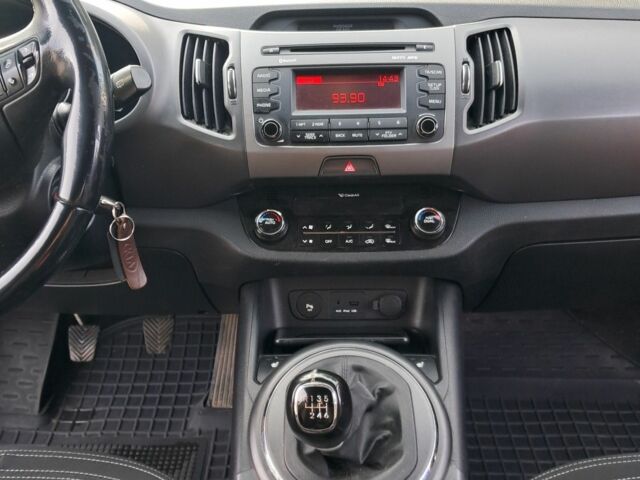 Оранжевый Киа Sportage, объемом двигателя 2 л и пробегом 217 тыс. км за 11500 $, фото 4 на Automoto.ua