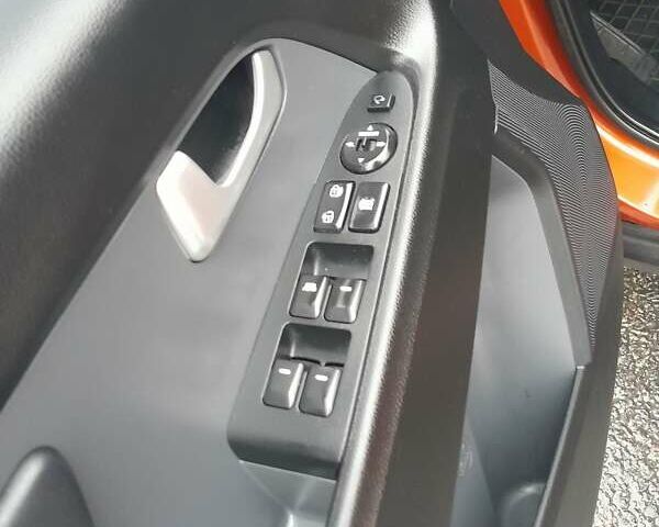 Помаранчевий Кіа Sportage, об'ємом двигуна 2 л та пробігом 218 тис. км за 12700 $, фото 10 на Automoto.ua