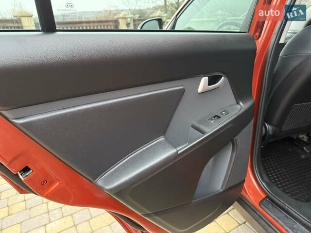 Оранжевый Киа Sportage, объемом двигателя 2 л и пробегом 195 тыс. км за 13850 $, фото 13 на Automoto.ua