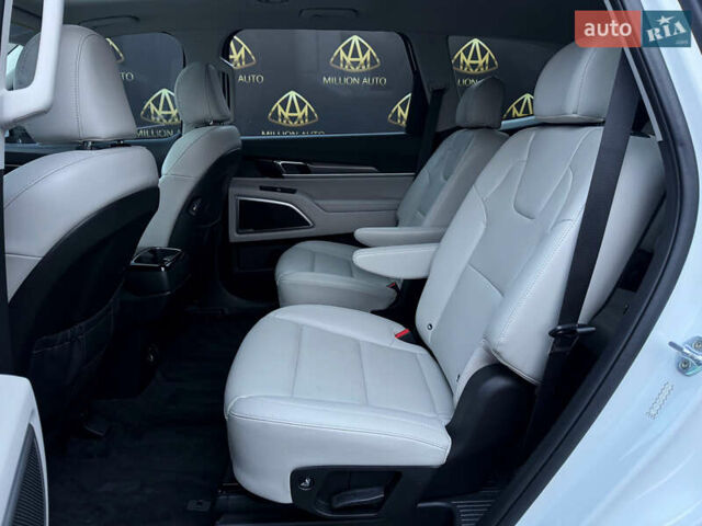 Белый Киа Telluride, объемом двигателя 3.78 л и пробегом 48 тыс. км за 28600 $, фото 12 на Automoto.ua