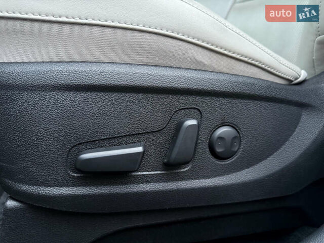 Белый Киа Telluride, объемом двигателя 3.78 л и пробегом 48 тыс. км за 28600 $, фото 18 на Automoto.ua