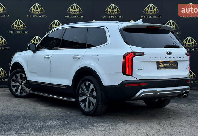 Белый Киа Telluride, объемом двигателя 3.78 л и пробегом 48 тыс. км за 28600 $, фото 3 на Automoto.ua