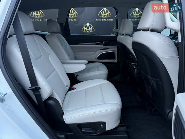 Белый Киа Telluride, объемом двигателя 3.78 л и пробегом 48 тыс. км за 28600 $, фото 13 на Automoto.ua
