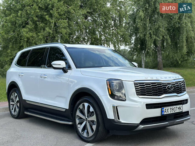 Белый Киа Telluride, объемом двигателя 3.78 л и пробегом 46 тыс. км за 29500 $, фото 3 на Automoto.ua