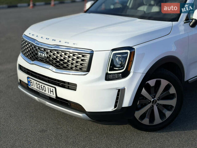 Белый Киа Telluride, объемом двигателя 3.8 л и пробегом 136 тыс. км за 21000 $, фото 6 на Automoto.ua