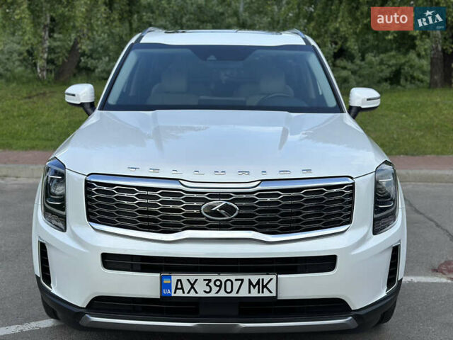 Белый Киа Telluride, объемом двигателя 3.78 л и пробегом 46 тыс. км за 29500 $, фото 2 на Automoto.ua