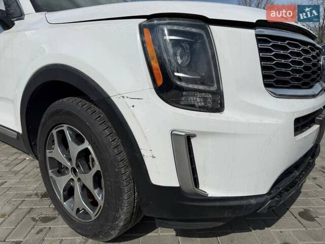 Белый Киа Telluride, объемом двигателя 3.8 л и пробегом 188 тыс. км за 16200 $, фото 9 на Automoto.ua