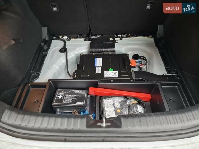 Белый Киа XCeed, объемом двигателя 1.6 л и пробегом 141 тыс. км за 21000 $, фото 1 на Automoto.ua