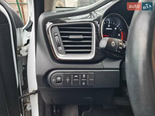 Белый Киа XCeed, объемом двигателя 1.6 л и пробегом 141 тыс. км за 21000 $, фото 11 на Automoto.ua