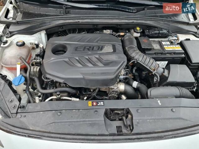 Белый Киа XCeed, объемом двигателя 1.6 л и пробегом 141 тыс. км за 21000 $, фото 19 на Automoto.ua