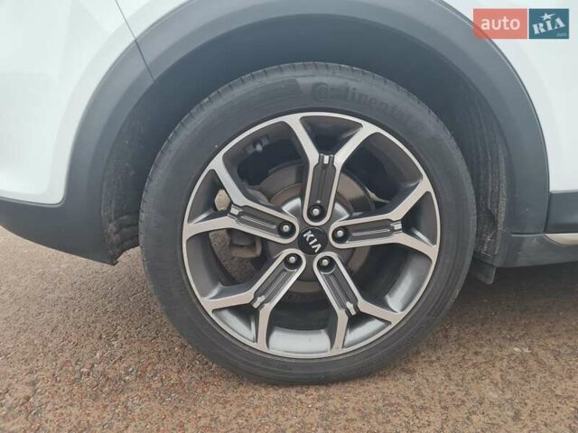 Белый Киа XCeed, объемом двигателя 1.6 л и пробегом 141 тыс. км за 21000 $, фото 6 на Automoto.ua
