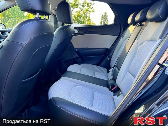 Белый Киа XCeed, объемом двигателя 3.3 л и пробегом 69 тыс. км за 19000 $, фото 7 на Automoto.ua