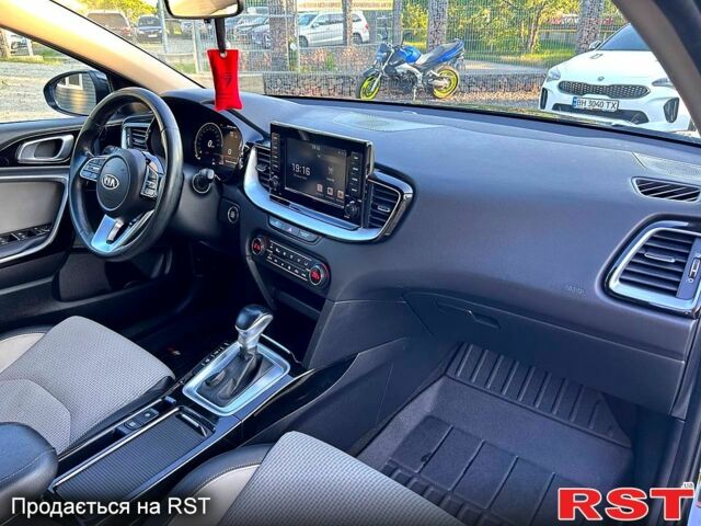 Белый Киа XCeed, объемом двигателя 3.3 л и пробегом 69 тыс. км за 19000 $, фото 9 на Automoto.ua