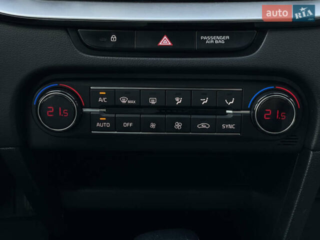 Чорний Кіа XCeed, об'ємом двигуна 1.35 л та пробігом 70 тис. км за 17900 $, фото 13 на Automoto.ua
