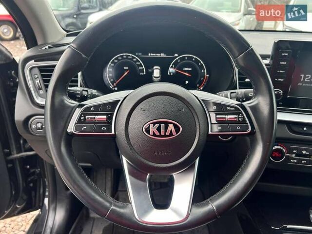 Чорний Кіа XCeed, об'ємом двигуна 1.35 л та пробігом 67 тис. км за 19000 $, фото 14 на Automoto.ua