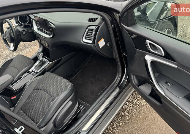 Чорний Кіа XCeed, об'ємом двигуна 1.58 л та пробігом 97 тис. км за 15400 $, фото 17 на Automoto.ua