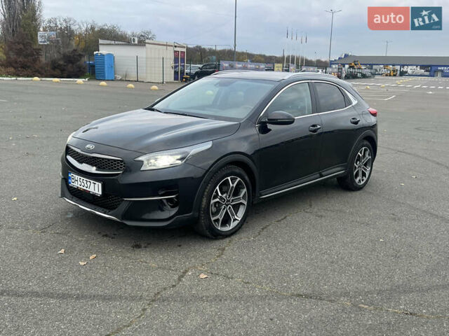 Черный Киа XCeed, объемом двигателя 1.35 л и пробегом 70 тыс. км за 17200 $, фото 2 на Automoto.ua
