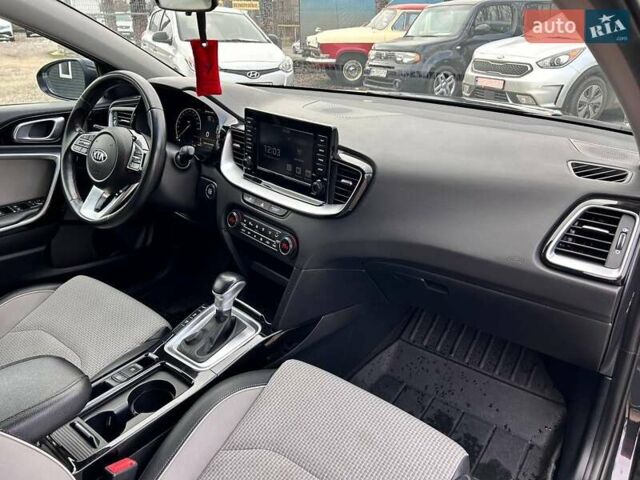 Чорний Кіа XCeed, об'ємом двигуна 1.35 л та пробігом 67 тис. км за 19000 $, фото 31 на Automoto.ua