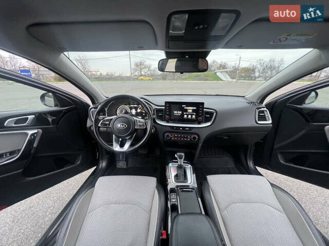 Черный Киа XCeed, объемом двигателя 1.35 л и пробегом 70 тыс. км за 17200 $, фото 16 на Automoto.ua