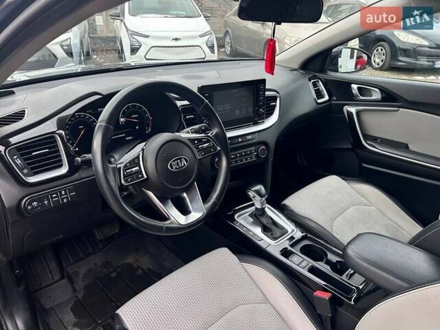 Чорний Кіа XCeed, об'ємом двигуна 1.35 л та пробігом 67 тис. км за 19000 $, фото 13 на Automoto.ua