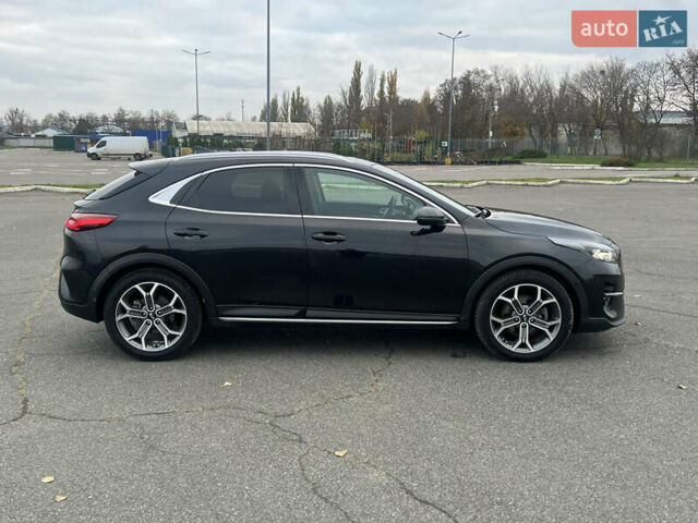Черный Киа XCeed, объемом двигателя 1.35 л и пробегом 70 тыс. км за 17200 $, фото 5 на Automoto.ua