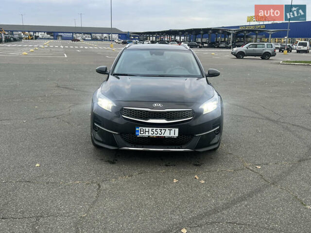 Черный Киа XCeed, объемом двигателя 1.35 л и пробегом 70 тыс. км за 17200 $, фото 3 на Automoto.ua