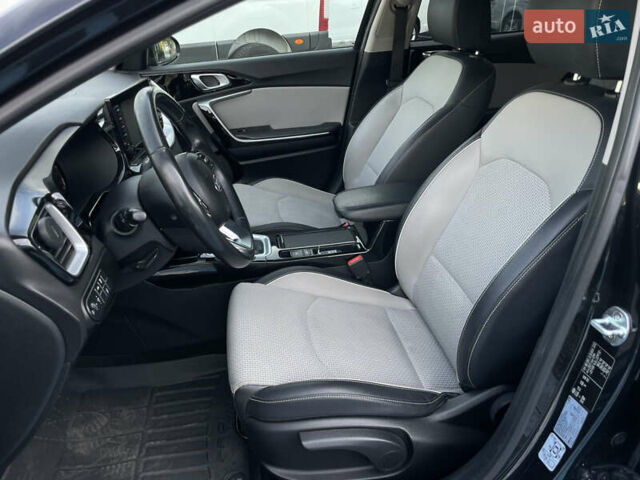 Чорний Кіа XCeed, об'ємом двигуна 1.35 л та пробігом 70 тис. км за 17900 $, фото 22 на Automoto.ua