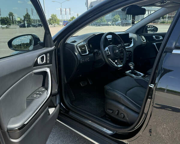 Черный Киа XCeed, объемом двигателя 1.35 л и пробегом 65 тыс. км за 22200 $, фото 5 на Automoto.ua