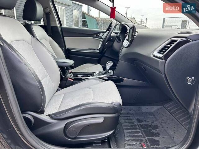Чорний Кіа XCeed, об'ємом двигуна 1.35 л та пробігом 67 тис. км за 19000 $, фото 30 на Automoto.ua