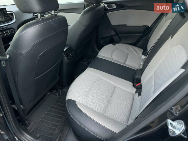 Чорний Кіа XCeed, об'ємом двигуна 1.35 л та пробігом 70 тис. км за 17900 $, фото 8 на Automoto.ua