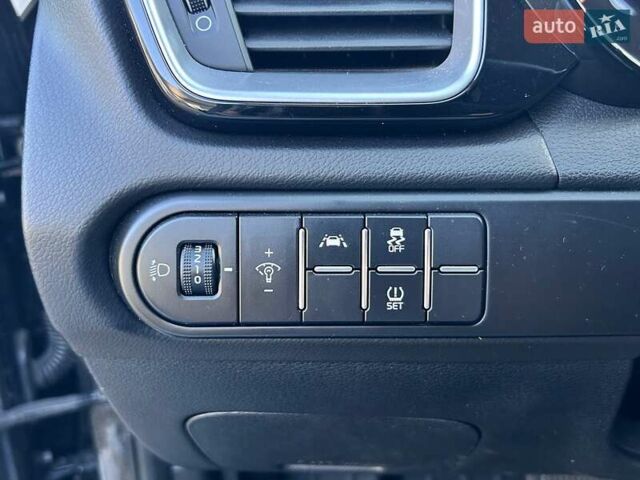 Черный Киа XCeed, объемом двигателя 1.35 л и пробегом 71 тыс. км за 16700 $, фото 15 на Automoto.ua