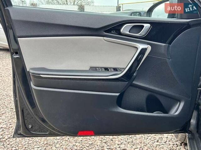 Чорний Кіа XCeed, об'ємом двигуна 1.35 л та пробігом 67 тис. км за 19000 $, фото 23 на Automoto.ua
