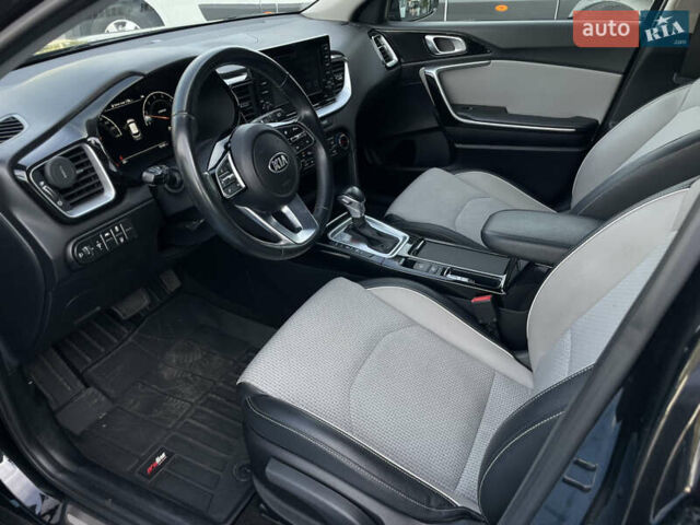 Чорний Кіа XCeed, об'ємом двигуна 1.35 л та пробігом 70 тис. км за 17900 $, фото 21 на Automoto.ua