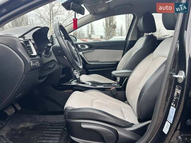 Чорний Кіа XCeed, об'ємом двигуна 1.35 л та пробігом 67 тис. км за 19000 $, фото 12 на Automoto.ua