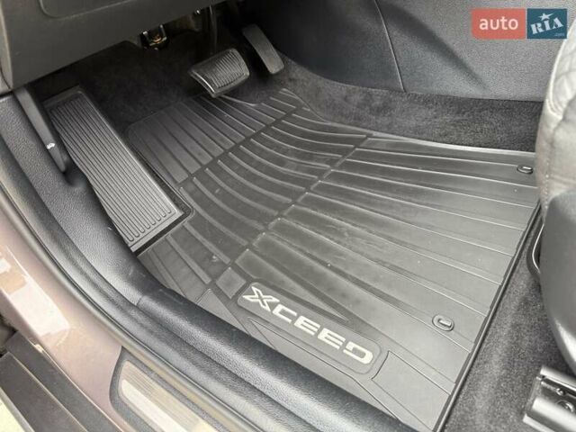 Коричневый Киа XCeed, объемом двигателя 1.35 л и пробегом 75 тыс. км за 16999 $, фото 35 на Automoto.ua