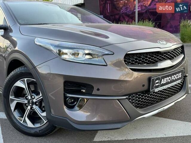 Коричневый Киа XCeed, объемом двигателя 1.35 л и пробегом 46 тыс. км за 20490 $, фото 3 на Automoto.ua
