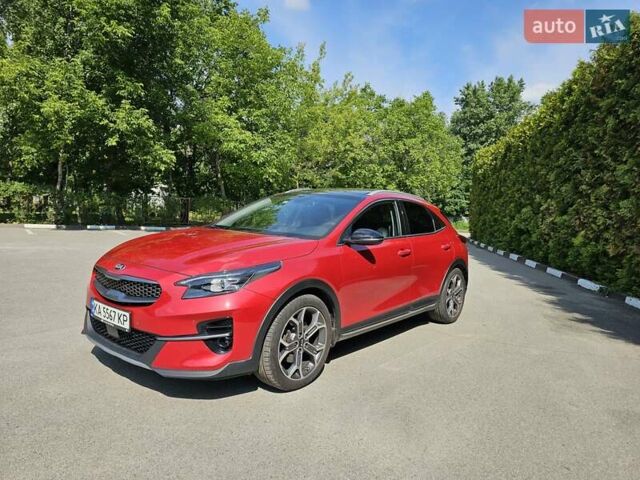Красный Киа XCeed, объемом двигателя 1.35 л и пробегом 93 тыс. км за 25000 $, фото 1 на Automoto.ua