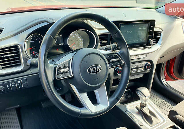 Красный Киа XCeed, объемом двигателя 1.4 л и пробегом 35 тыс. км за 19300 $, фото 21 на Automoto.ua