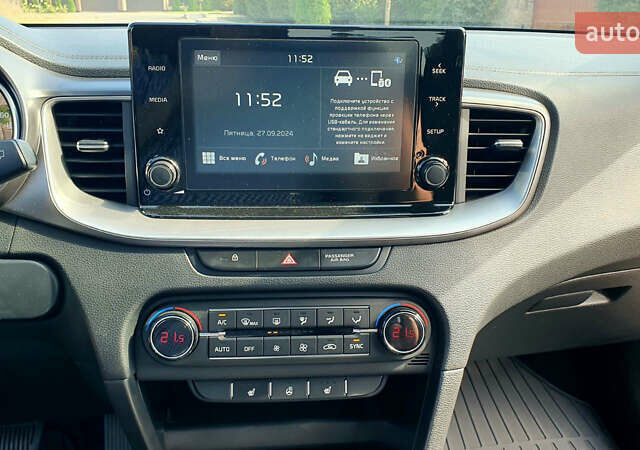 Красный Киа XCeed, объемом двигателя 1.4 л и пробегом 32 тыс. км за 21800 $, фото 24 на Automoto.ua