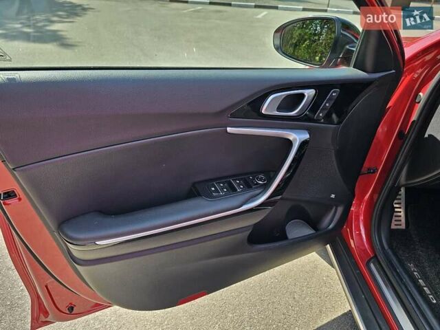 Красный Киа XCeed, объемом двигателя 1.35 л и пробегом 93 тыс. км за 25000 $, фото 11 на Automoto.ua