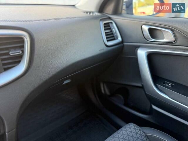 Сірий Кіа XCeed, об'ємом двигуна 1.4 л та пробігом 27 тис. км за 19440 $, фото 29 на Automoto.ua