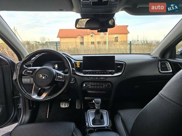 Серый Киа XCeed, объемом двигателя 1.35 л и пробегом 75 тыс. км за 20300 $, фото 2 на Automoto.ua