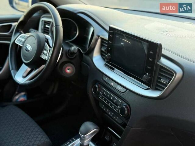 Сірий Кіа XCeed, об'ємом двигуна 1.4 л та пробігом 27 тис. км за 19440 $, фото 14 на Automoto.ua